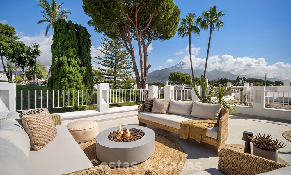 Charmant gerenoveerd townhouse te koop in de populaire golfenclave Aloha Golf, in Nueva Andalucia, Marbella 780891