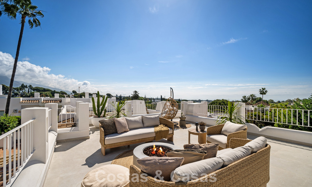 Charmant gerenoveerd townhouse te koop in de populaire golfenclave Aloha Golf, in Nueva Andalucia, Marbella 780893