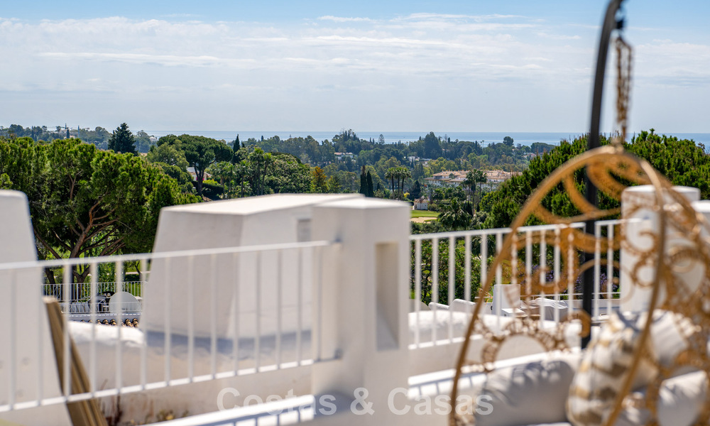 Charmant gerenoveerd townhouse te koop in de populaire golfenclave Aloha Golf, in Nueva Andalucia, Marbella 780899