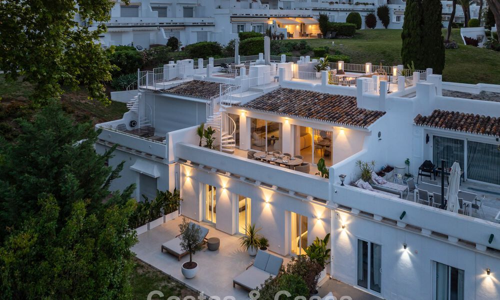 Charmant gerenoveerd townhouse te koop in de populaire golfenclave Aloha Golf, in Nueva Andalucia, Marbella 780903
