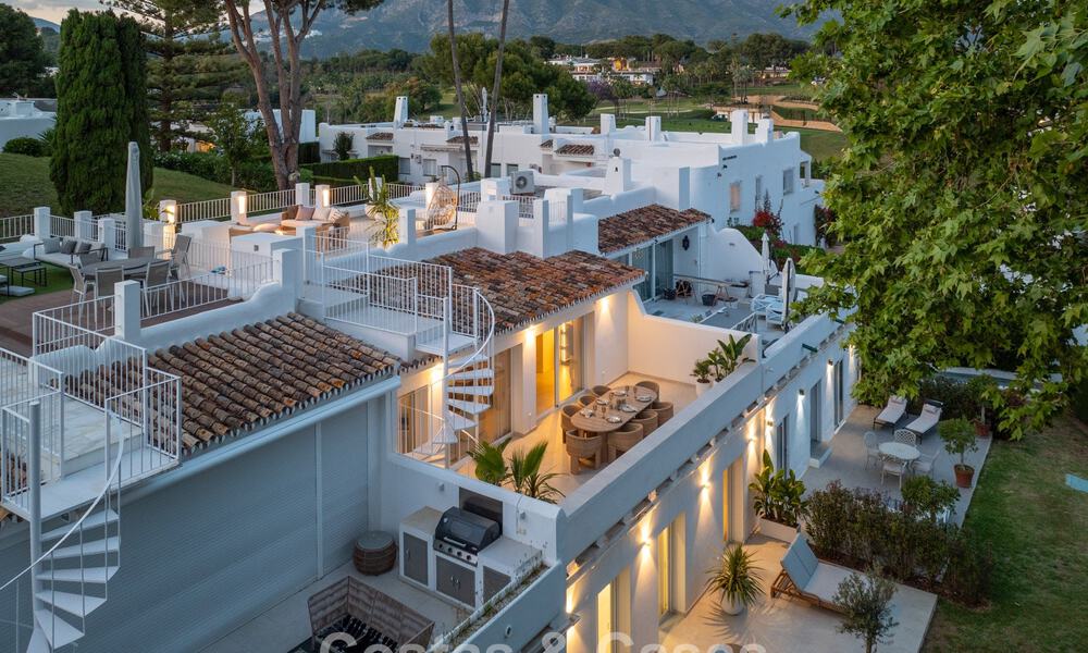 Charmant gerenoveerd townhouse te koop in de populaire golfenclave Aloha Golf, in Nueva Andalucia, Marbella 780904