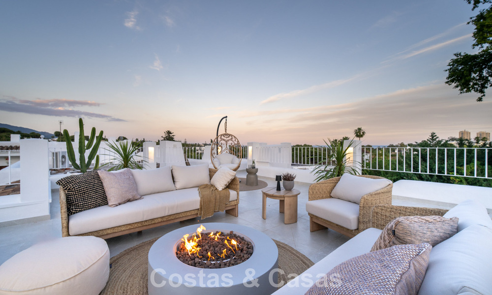 Charmant gerenoveerd townhouse te koop in de populaire golfenclave Aloha Golf, in Nueva Andalucia, Marbella 780905