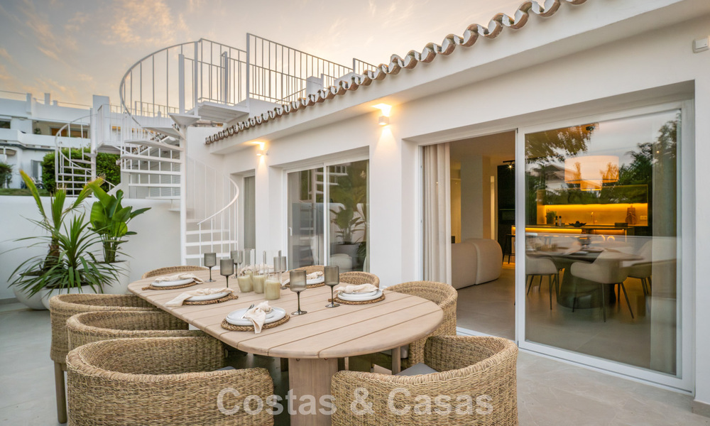 Charmant gerenoveerd townhouse te koop in de populaire golfenclave Aloha Golf, in Nueva Andalucia, Marbella 780906
