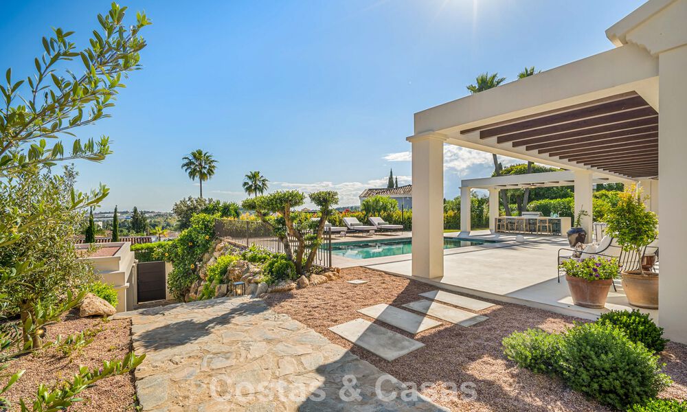 Instapklare, gelijkvloerse luxevilla te koop in Nueva Andalucia’s golfvallei, Marbella 780944