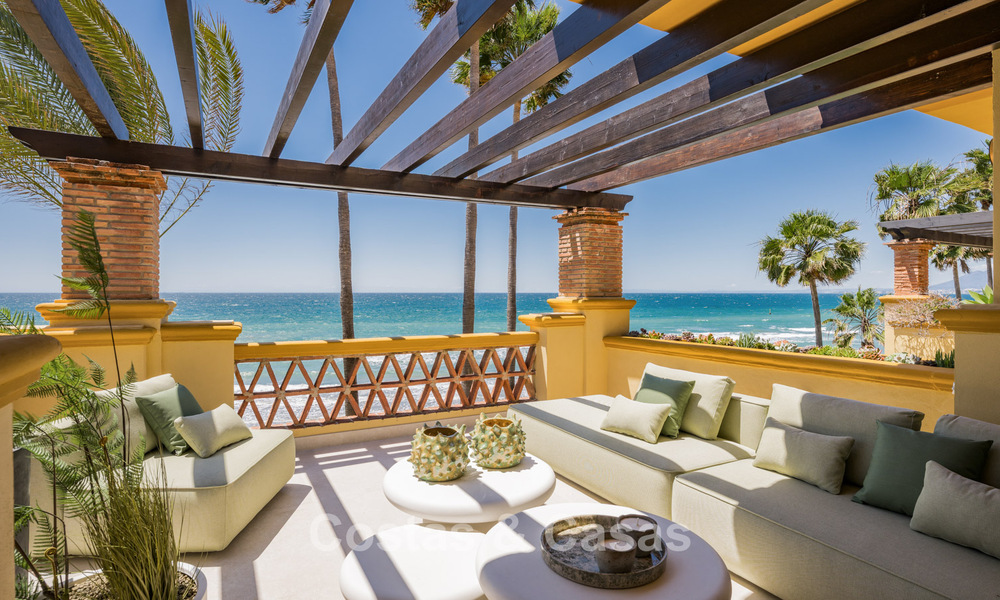 Luxueus 3-slaapkamer eerstelijnsstrand appartement met frontaal zeezicht te koop ten oosten van Marbella centrum 780909