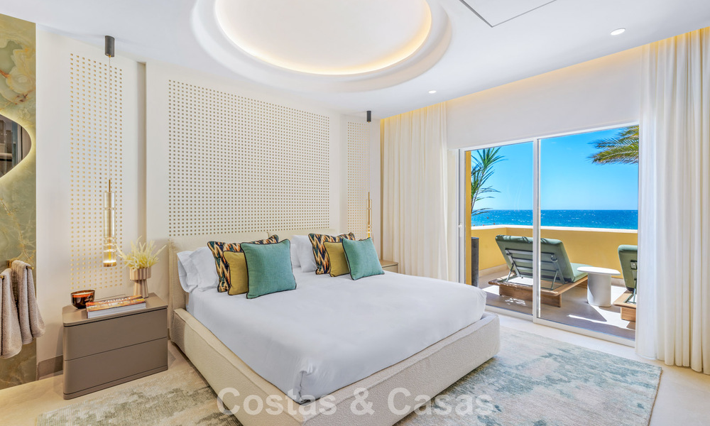 Luxueus 3-slaapkamer eerstelijnsstrand appartement met frontaal zeezicht te koop ten oosten van Marbella centrum 780915