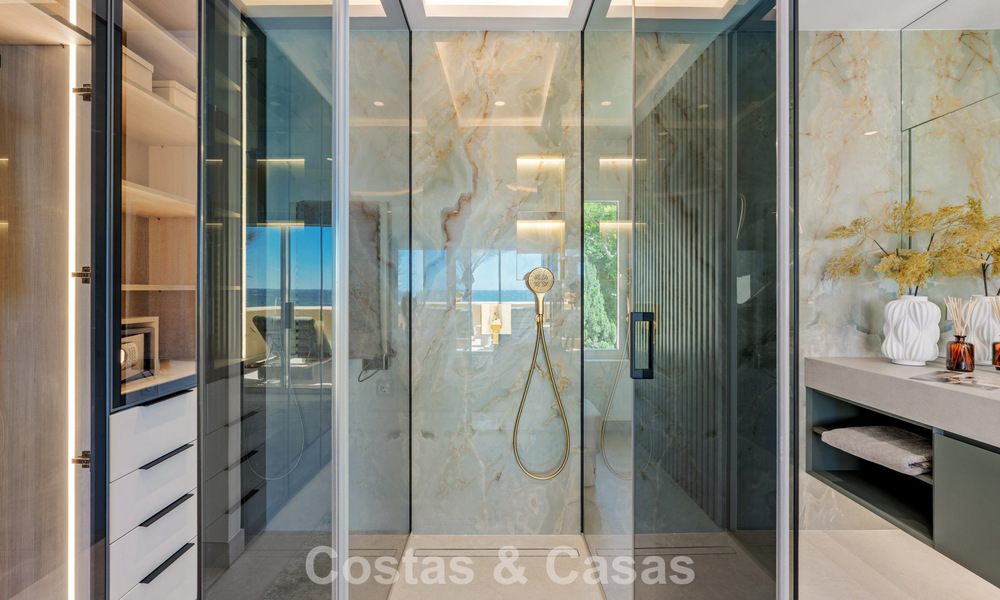 Luxueus 3-slaapkamer eerstelijnsstrand appartement met frontaal zeezicht te koop ten oosten van Marbella centrum 780918