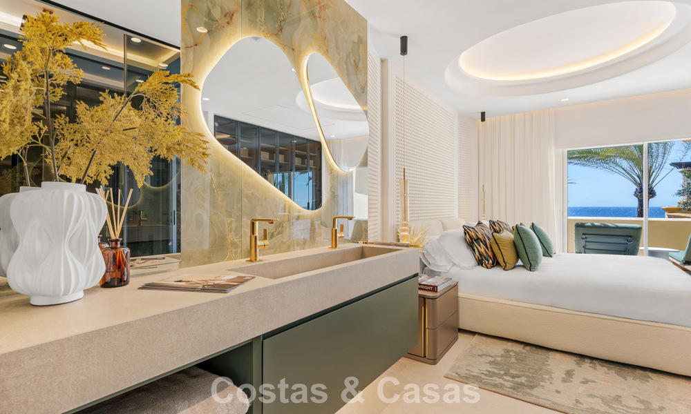 Luxueus 3-slaapkamer eerstelijnsstrand appartement met frontaal zeezicht te koop ten oosten van Marbella centrum 780922
