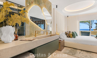 Luxueus 3-slaapkamer eerstelijnsstrand appartement met frontaal zeezicht te koop ten oosten van Marbella centrum 780922 