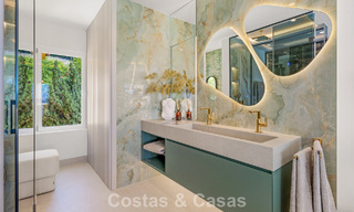 Luxueus 3-slaapkamer eerstelijnsstrand appartement met frontaal zeezicht te koop ten oosten van Marbella centrum 780924 