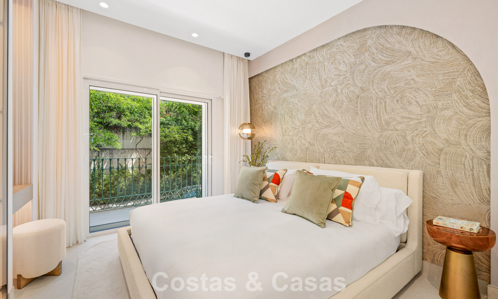 Luxueus 3-slaapkamer eerstelijnsstrand appartement met frontaal zeezicht te koop ten oosten van Marbella centrum 780932