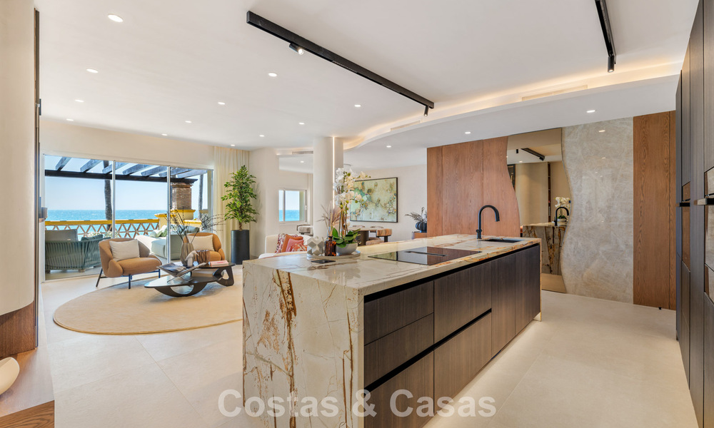 Luxueus 3-slaapkamer eerstelijnsstrand appartement met frontaal zeezicht te koop ten oosten van Marbella centrum 780934