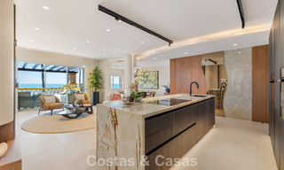 Luxueus 3-slaapkamer eerstelijnsstrand appartement met frontaal zeezicht te koop ten oosten van Marbella centrum 780934 