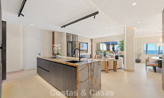 Luxueus 3-slaapkamer eerstelijnsstrand appartement met frontaal zeezicht te koop ten oosten van Marbella centrum 780935 