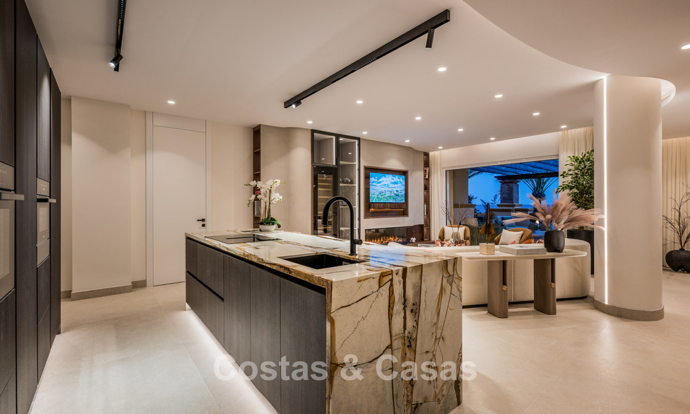 Luxueus 3-slaapkamer eerstelijnsstrand appartement met frontaal zeezicht te koop ten oosten van Marbella centrum 780972