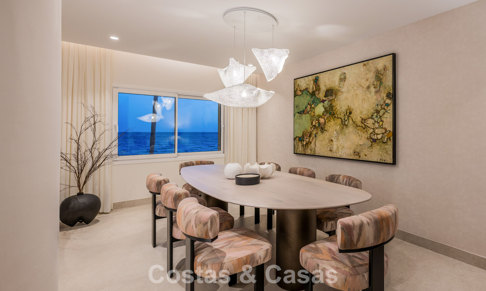Luxueus 3-slaapkamer eerstelijnsstrand appartement met frontaal zeezicht te koop ten oosten van Marbella centrum 780974