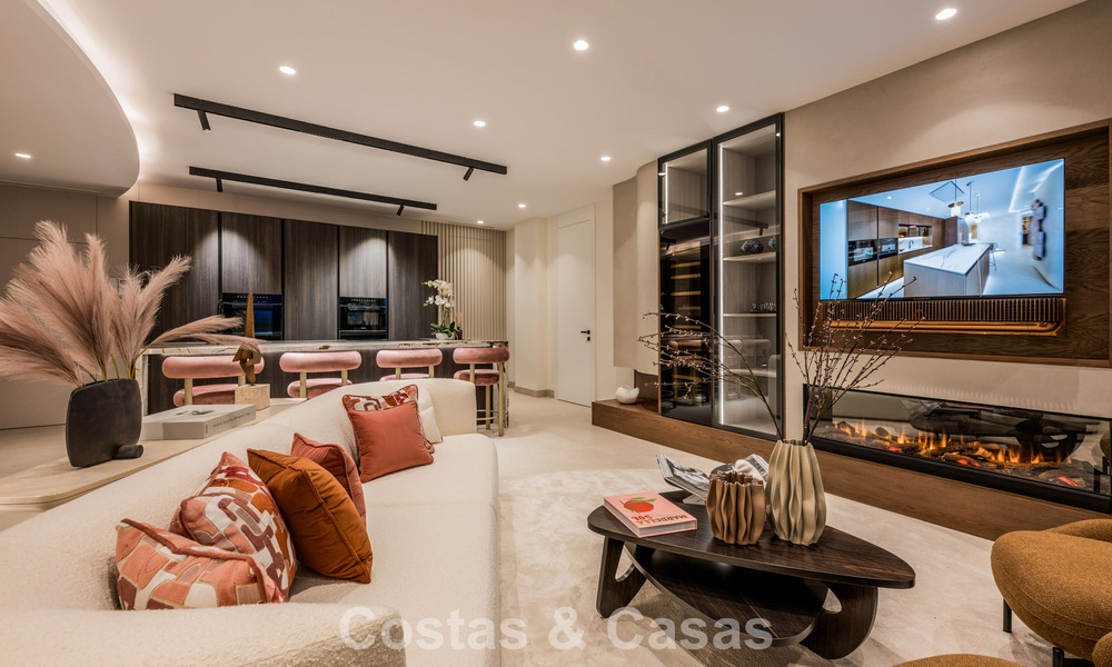 Luxueus 3-slaapkamer eerstelijnsstrand appartement met frontaal zeezicht te koop ten oosten van Marbella centrum 780976