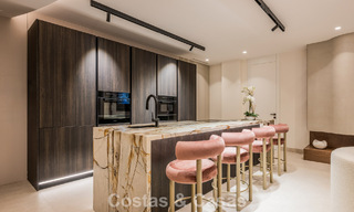 Luxueus 3-slaapkamer eerstelijnsstrand appartement met frontaal zeezicht te koop ten oosten van Marbella centrum 780979 