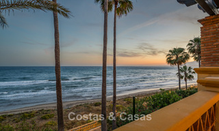 Luxueus 3-slaapkamer eerstelijnsstrand appartement met frontaal zeezicht te koop ten oosten van Marbella centrum 780981 