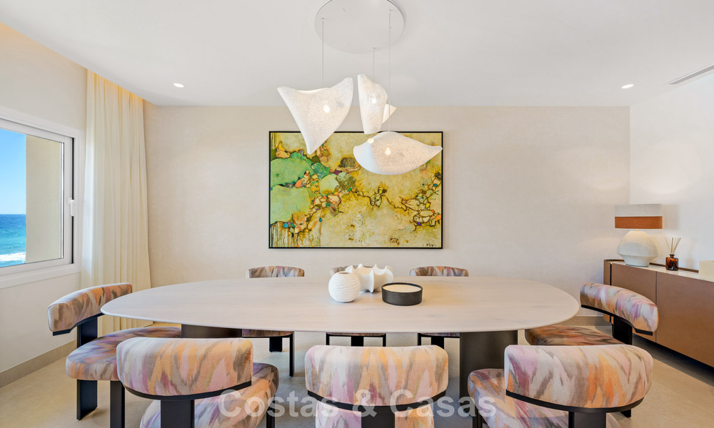 Luxueus 3-slaapkamer eerstelijnsstrand appartement met frontaal zeezicht te koop ten oosten van Marbella centrum 780994