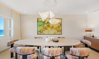 Luxueus 3-slaapkamer eerstelijnsstrand appartement met frontaal zeezicht te koop ten oosten van Marbella centrum 780994 