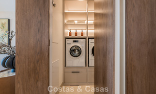 Luxueus 3-slaapkamer eerstelijnsstrand appartement met frontaal zeezicht te koop ten oosten van Marbella centrum 780998 