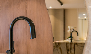Luxueus 3-slaapkamer eerstelijnsstrand appartement met frontaal zeezicht te koop ten oosten van Marbella centrum 781002 