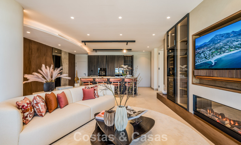 Luxueus 3-slaapkamer eerstelijnsstrand appartement met frontaal zeezicht te koop ten oosten van Marbella centrum 781012