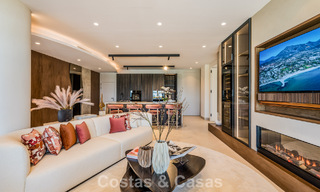 Luxueus 3-slaapkamer eerstelijnsstrand appartement met frontaal zeezicht te koop ten oosten van Marbella centrum 781012 