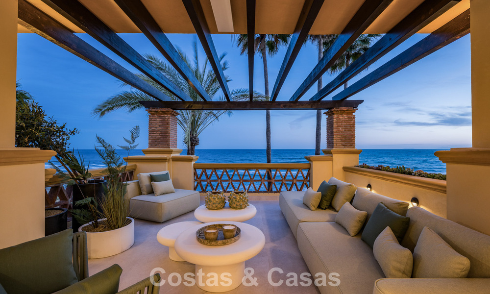 Luxueus 3-slaapkamer eerstelijnsstrand appartement met frontaal zeezicht te koop ten oosten van Marbella centrum 781014