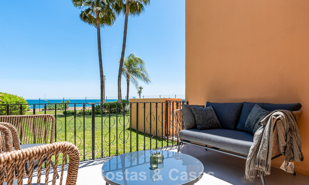 Instapklaar strandappartement met prachtig zeezicht te koop in het westelijke deel van Estepona 781067