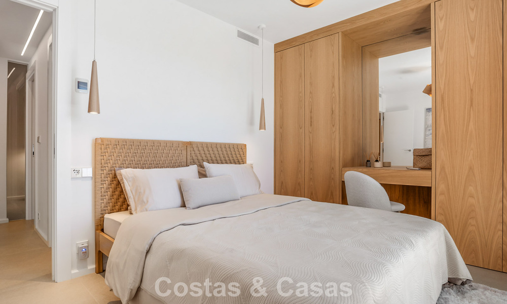 Instapklaar strandappartement met prachtig zeezicht te koop in het westelijke deel van Estepona 781074
