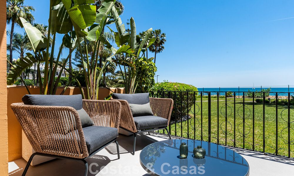 Instapklaar strandappartement met prachtig zeezicht te koop in het westelijke deel van Estepona 781075