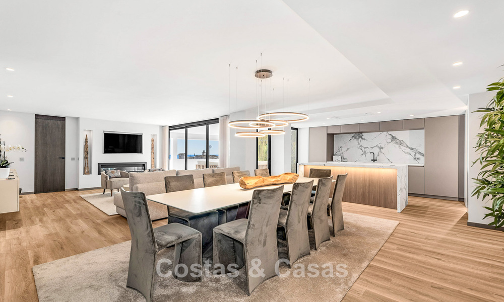 Gerenoveerd, ruim 5-slaapkamer appartement te koop in de jachthaven in Puerto Banus, Marbella 781217