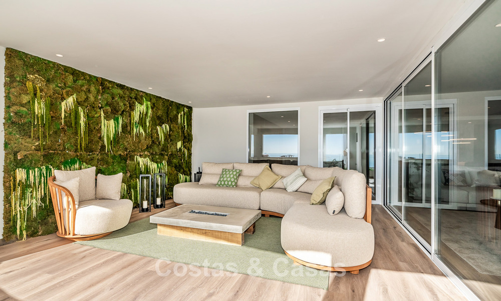 Gerenoveerd, ruim 5-slaapkamer appartement te koop in de jachthaven in Puerto Banus, Marbella 781218