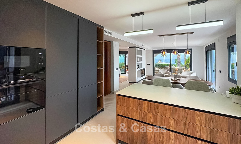 Gelijkvloerse luxevilla met zeezicht te koop nabij het strand en golfbaan van Mijas Costa, Costa del Sol 781224