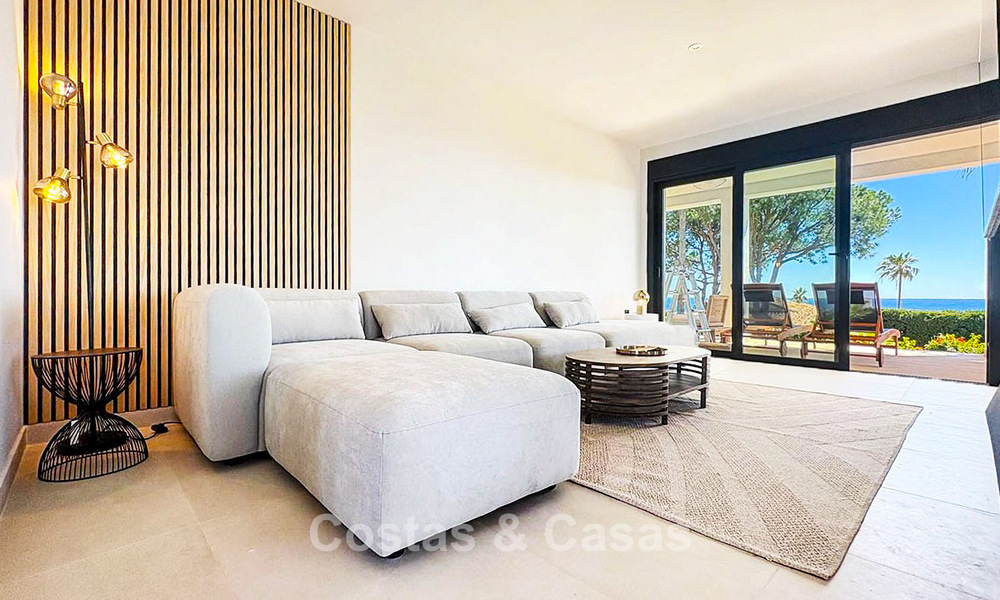 Gelijkvloerse luxevilla met zeezicht te koop nabij het strand en golfbaan van Mijas Costa, Costa del Sol 781225
