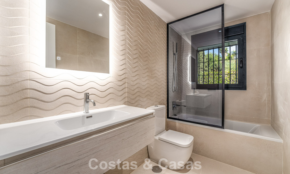 Gelijkvloerse luxevilla met zeezicht te koop nabij het strand en golfbaan van Mijas Costa, Costa del Sol 781230