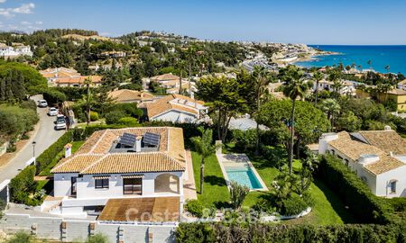 Gelijkvloerse luxevilla met zeezicht te koop nabij het strand en golfbaan van Mijas Costa, Costa del Sol 781241