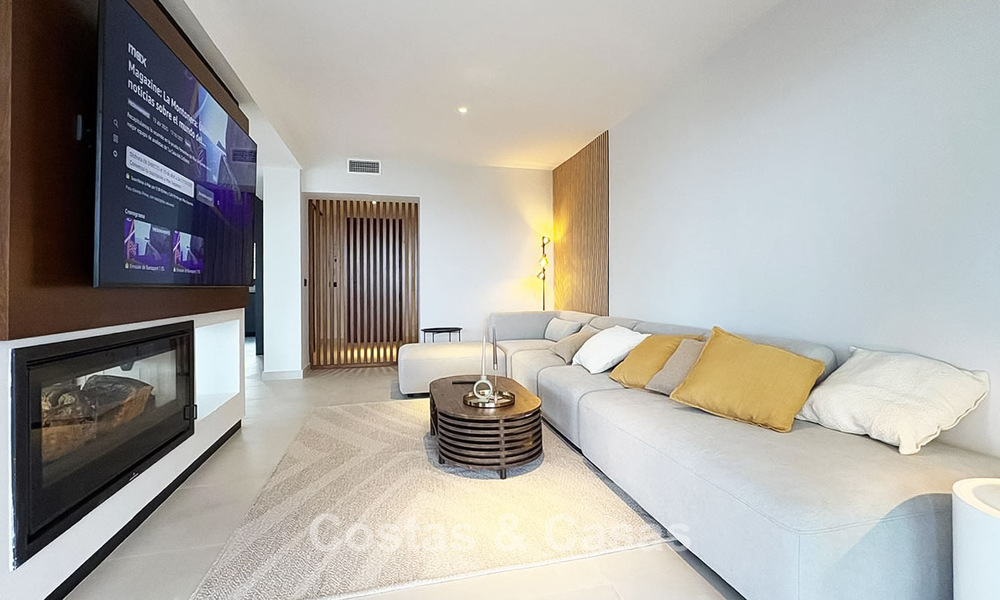 Gelijkvloerse luxevilla met zeezicht te koop nabij het strand en golfbaan van Mijas Costa, Costa del Sol 781245