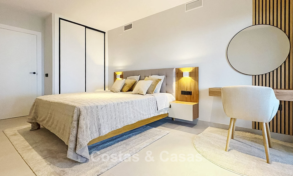 Gelijkvloerse luxevilla met zeezicht te koop nabij het strand en golfbaan van Mijas Costa, Costa del Sol 781246