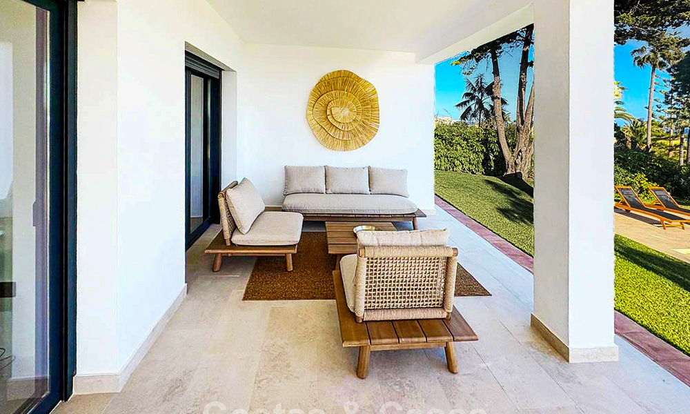 Gelijkvloerse luxevilla met zeezicht te koop nabij het strand en golfbaan van Mijas Costa, Costa del Sol 781249