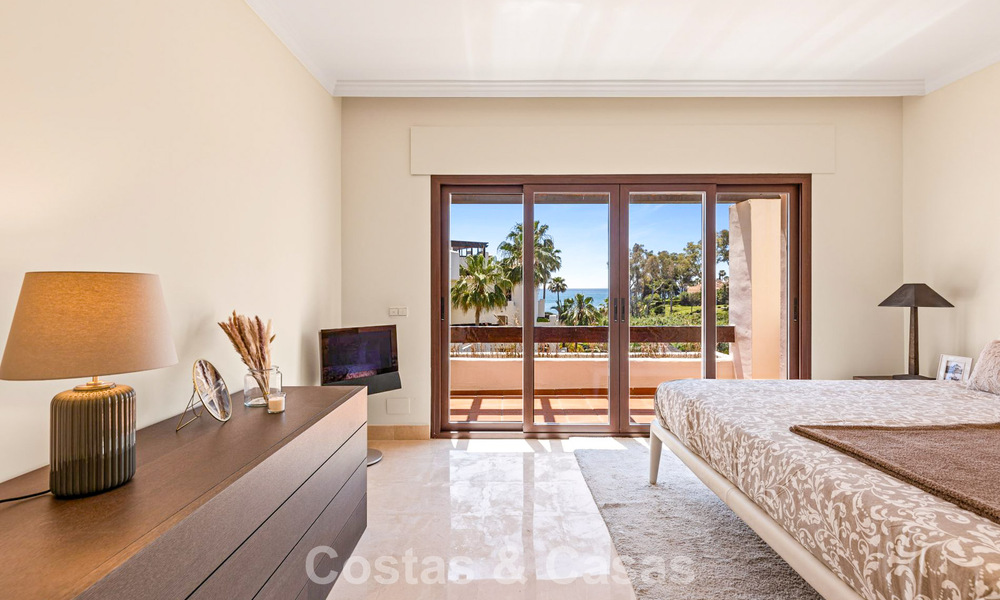 Luxe penthouse te koop aan het strand op de New Golden Mile tussen Marbella en Estepona 781253