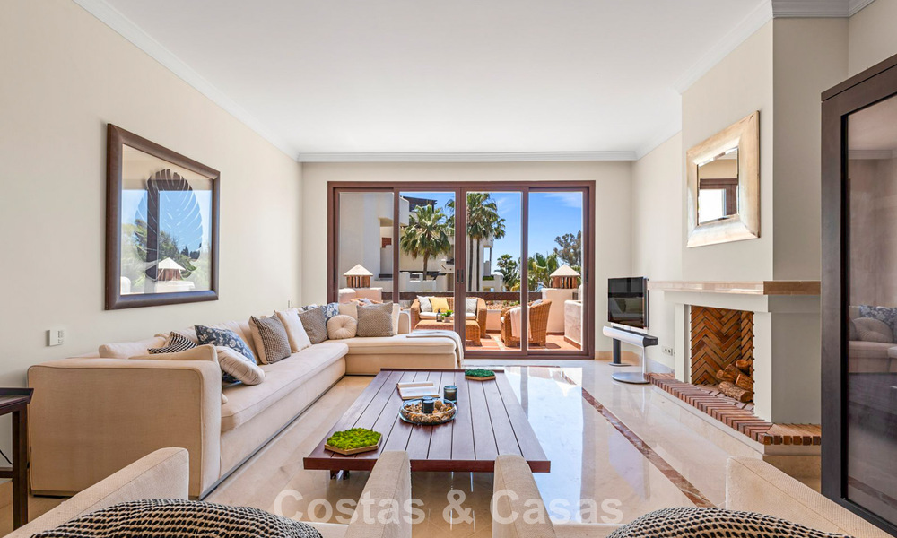 Luxe penthouse te koop aan het strand op de New Golden Mile tussen Marbella en Estepona 781254