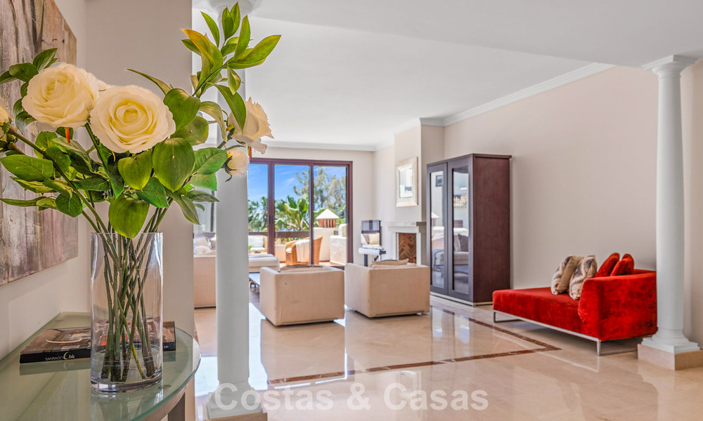 Luxe penthouse te koop aan het strand op de New Golden Mile tussen Marbella en Estepona 781255