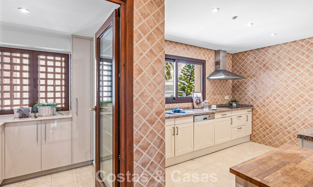 Luxe penthouse te koop aan het strand op de New Golden Mile tussen Marbella en Estepona 781259