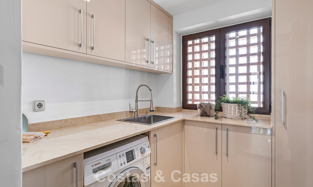 Luxe penthouse te koop aan het strand op de New Golden Mile tussen Marbella en Estepona 781260