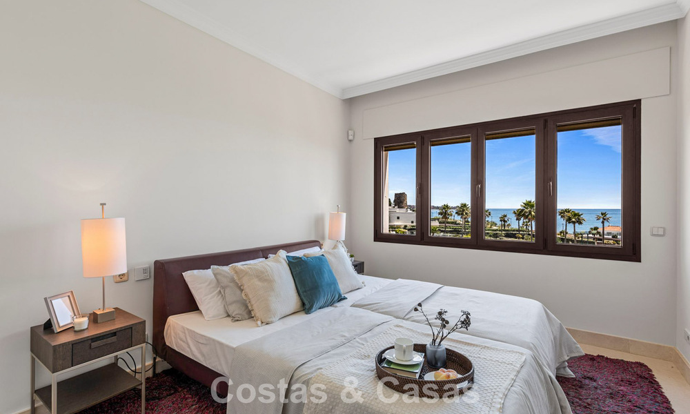 Luxe penthouse te koop aan het strand op de New Golden Mile tussen Marbella en Estepona 781261