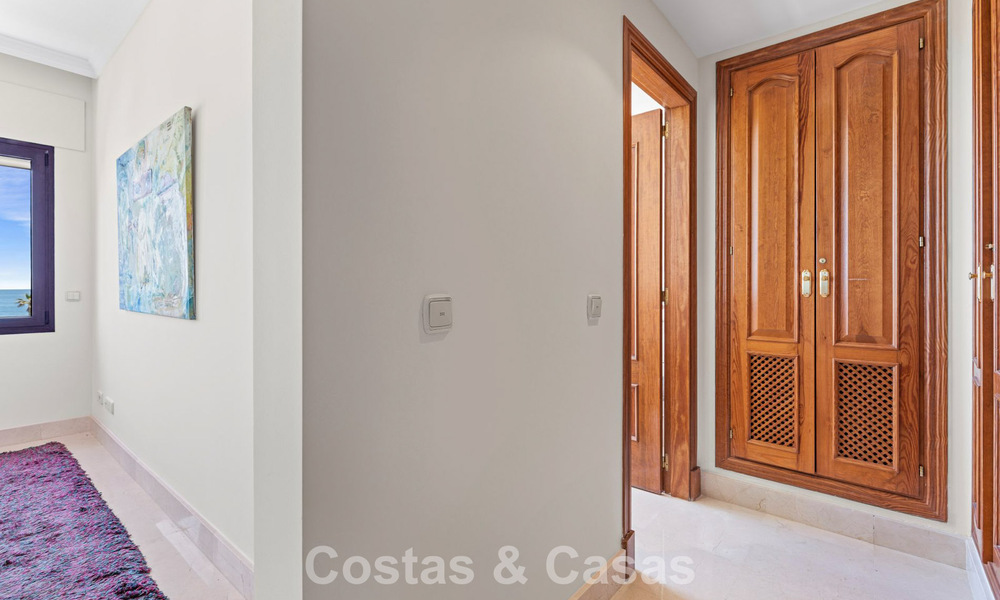 Luxe penthouse te koop aan het strand op de New Golden Mile tussen Marbella en Estepona 781262