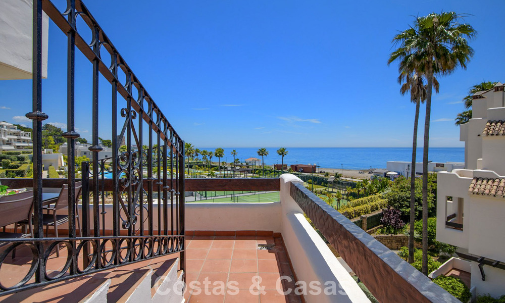 Luxe penthouse te koop aan het strand op de New Golden Mile tussen Marbella en Estepona 781266